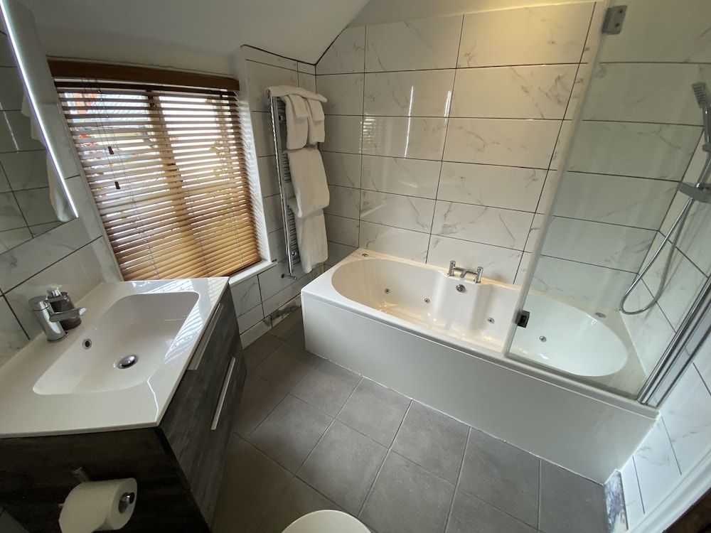 Sebastians Double Room, Ensuite 4