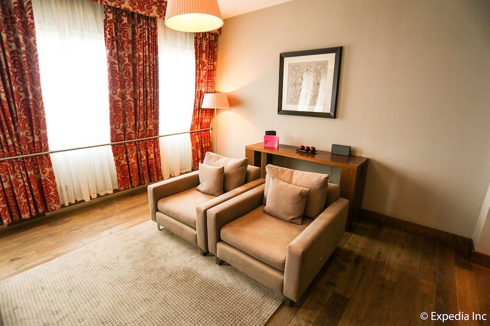 Tigerlily Luxury Twin Room 7