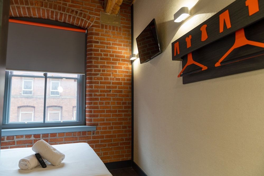 easyHotel Manchester Standard Double Room, 1 Double Bed 5