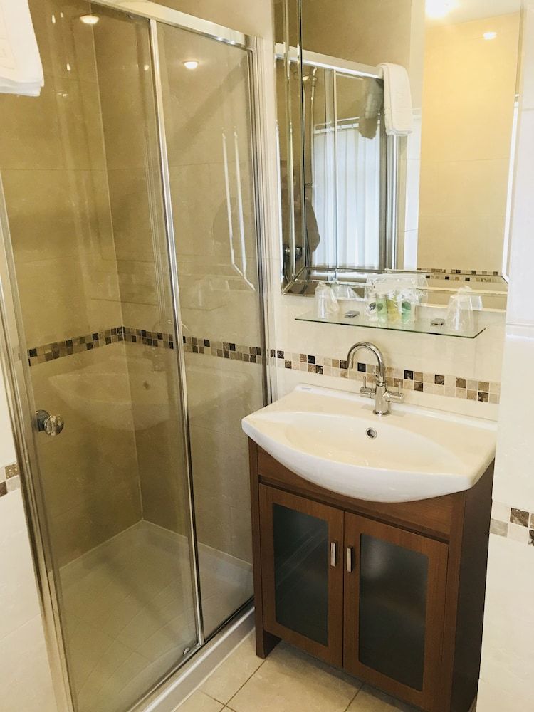 The Waterfront Hotel & Bistro Standard Twin Room 4