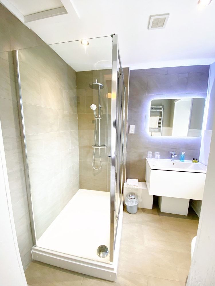 Cairngorm Guest House Family Room (2 Adults + 2 Children) 4