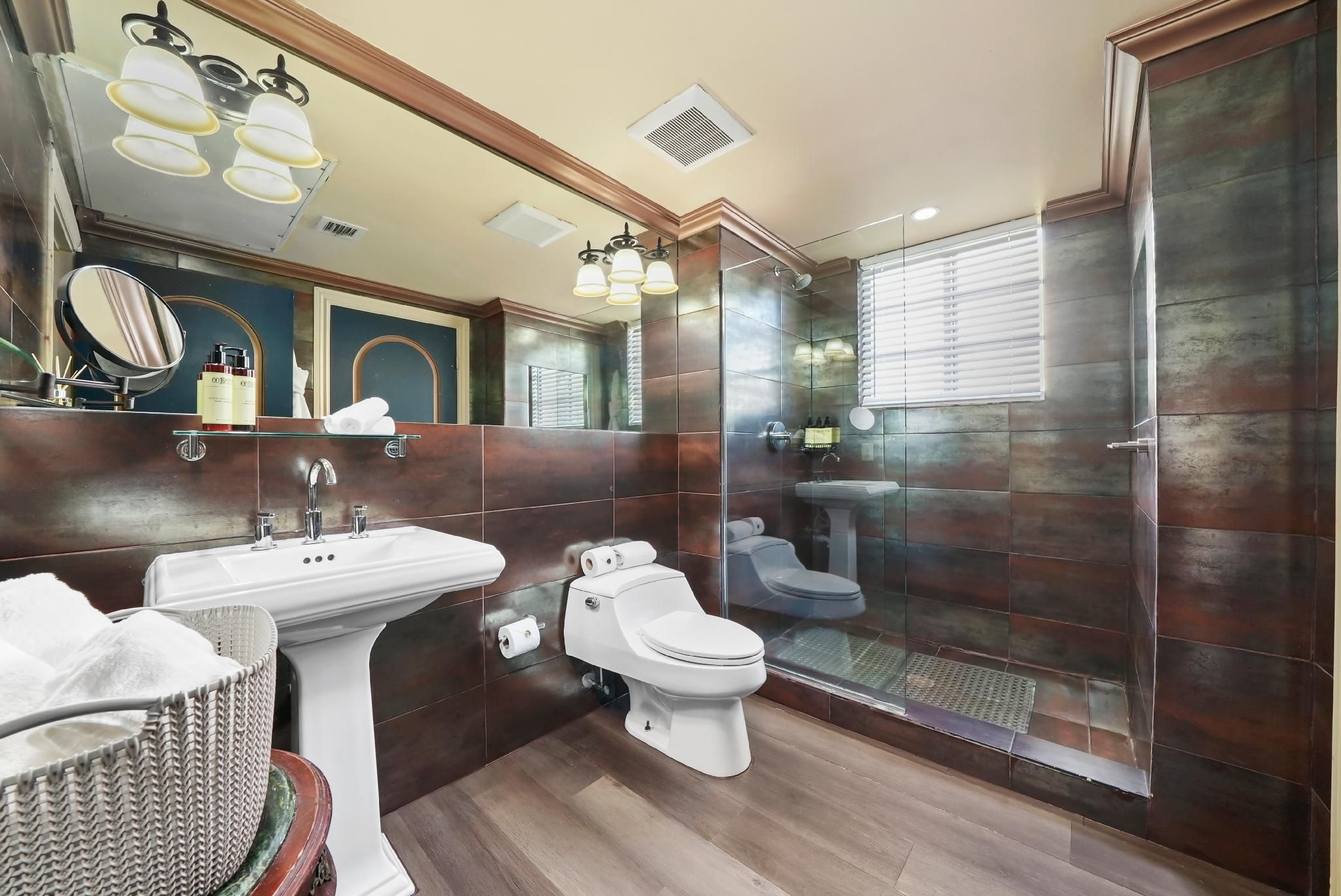 Deluxe One Bedroom Double Queen Suite