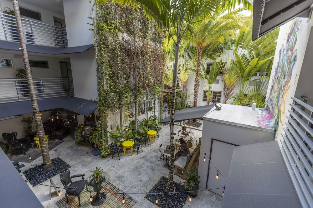 undefined Riviera Hotel South Beach 3