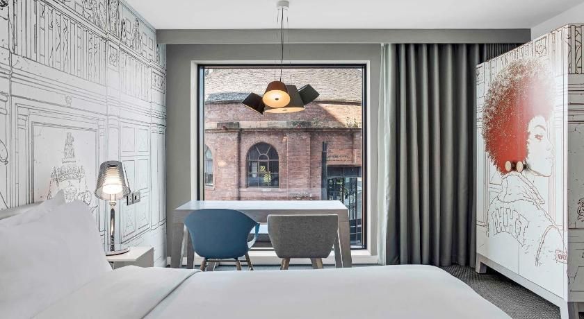 Radisson RED Glasgow Standard Room 8