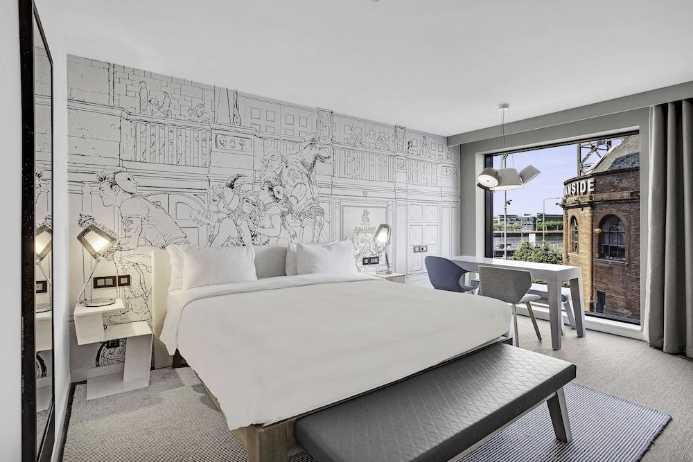 Radisson RED Glasgow Standard Room 3