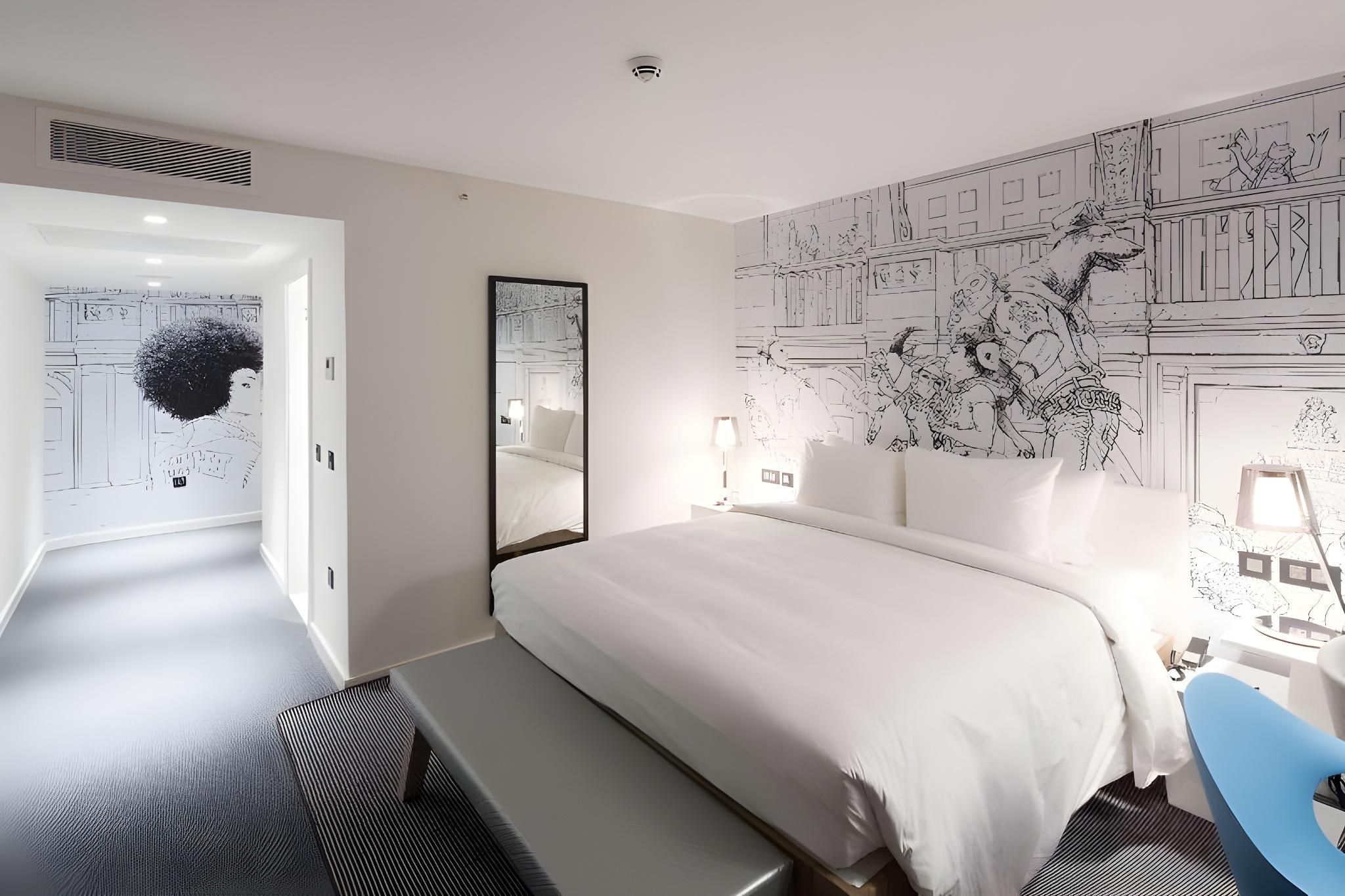 Radisson RED Glasgow Standard Room 10