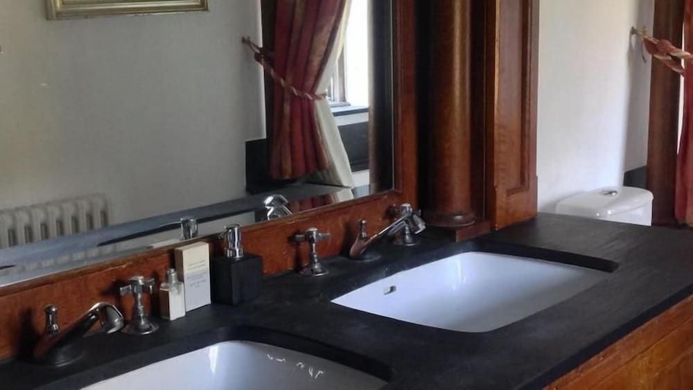 Harlington Manor Superior Double Room, Ensuite, Garden View (The Tabor Room) 7