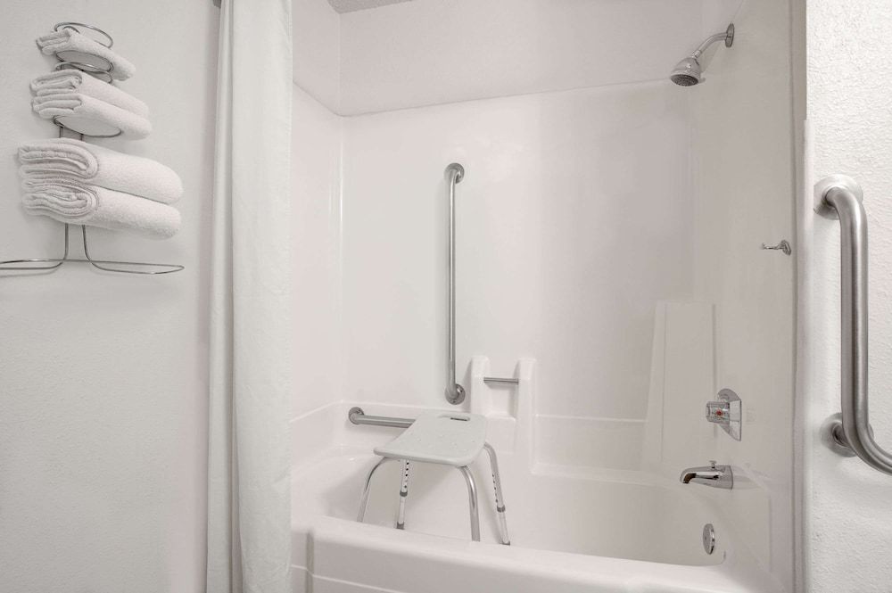 Room, 1 Queen Bed, Accessible, Non Smoking (Mobility Accessible)