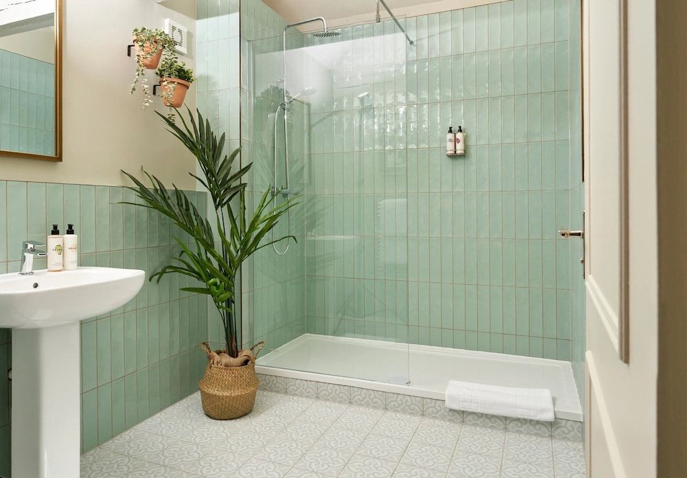 The White Horse Comfort Room 4