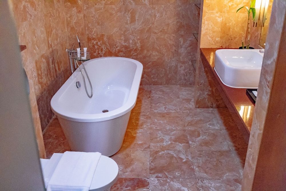 Crown Regency Beach Resort Junior Suite 7