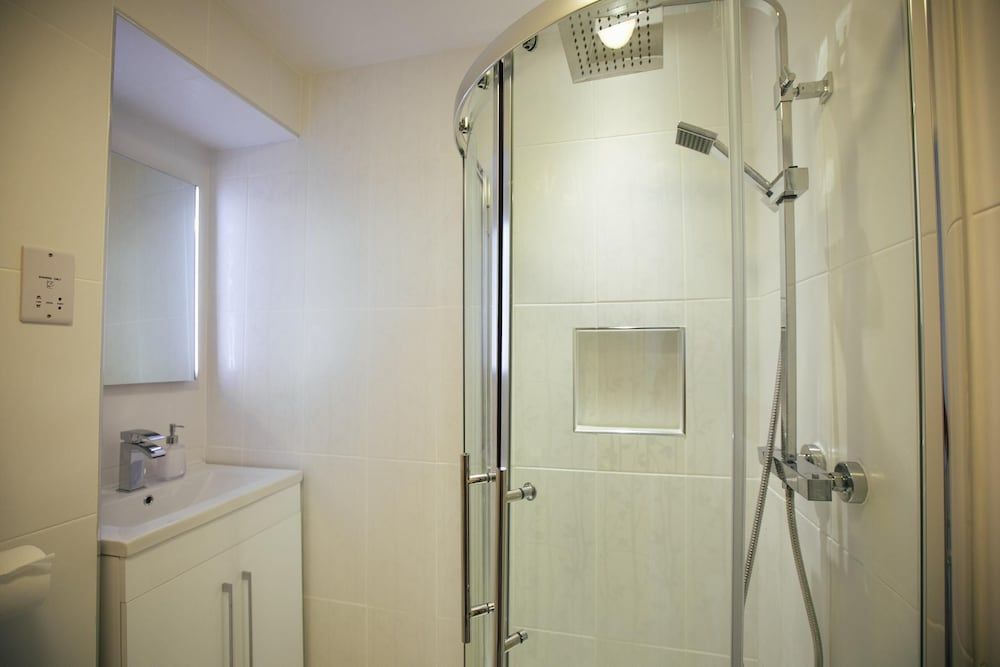 The Townhouse Standard Double Room, Ensuite, Sea View 3