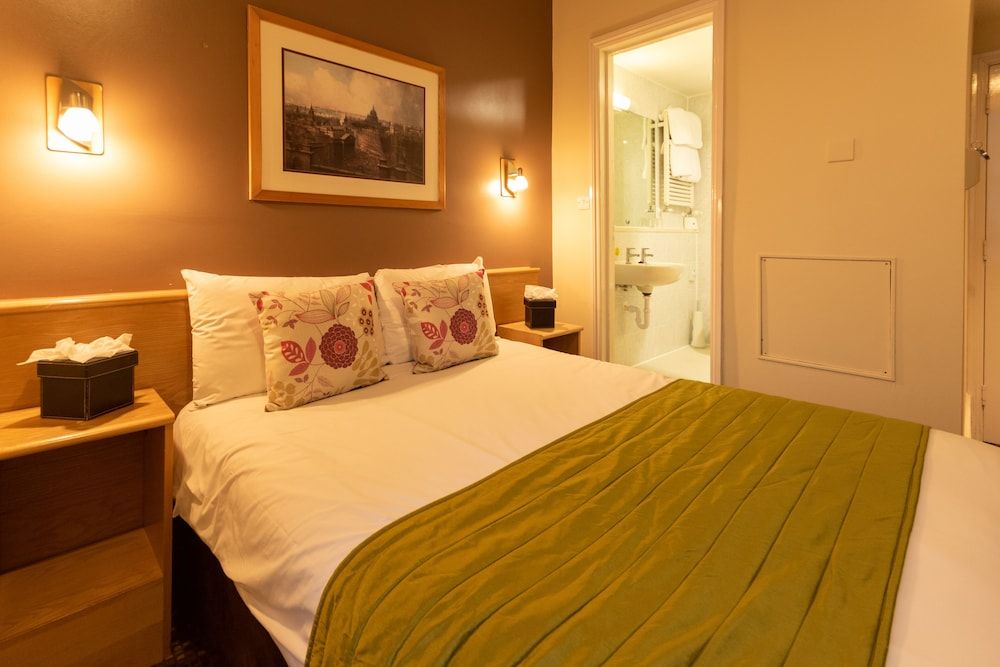 The Darlington Hyde Park Standard Double Room 6