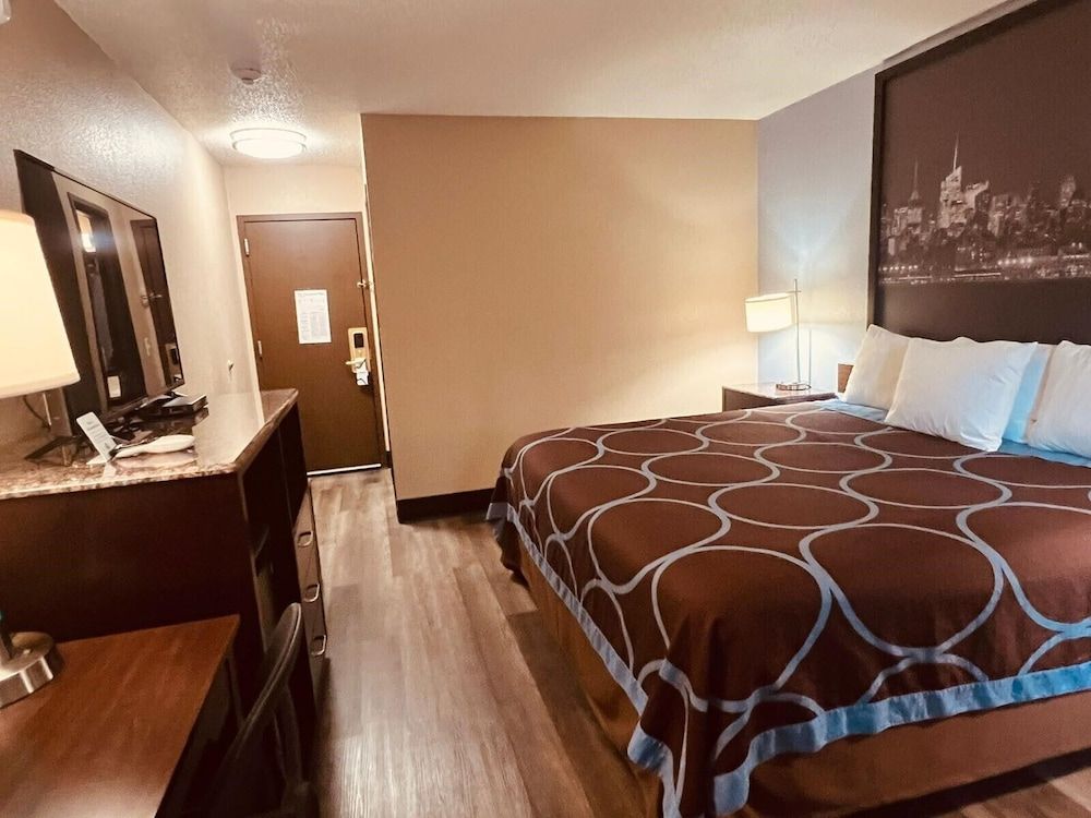 FairBridge Inn Express Nyack Standard Room, 1 King Bed, Accessible, Non Smoking