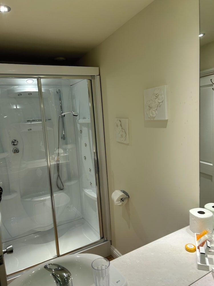 Moresby Hall Egremount Four Poster 3