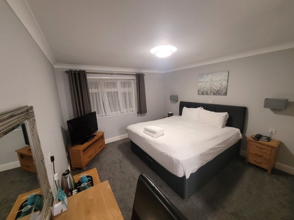 The Beeches Hotel and Leisure Club King Superior Room