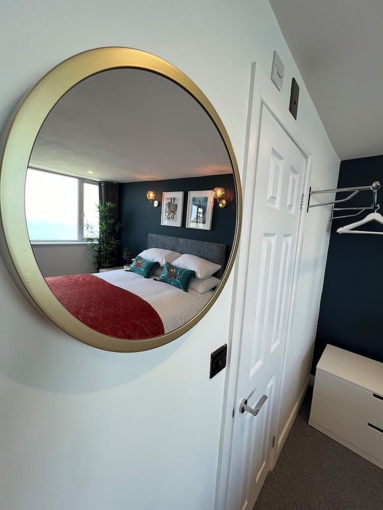 Deluxe Studio Suite, 1 Queen Bed, Non Smoking, Sea View (Third Floor)