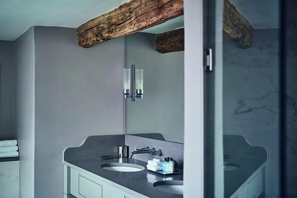 The Marquis Superior Room 9