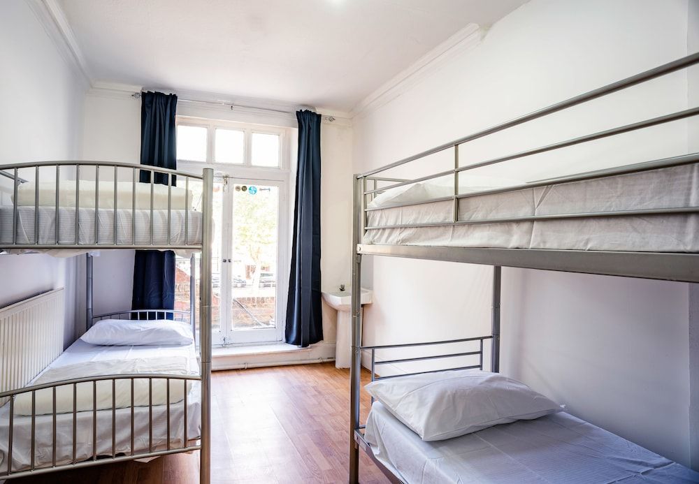 Mile End Beds - Hostel Quadruple Room, Shared Bathroom 3