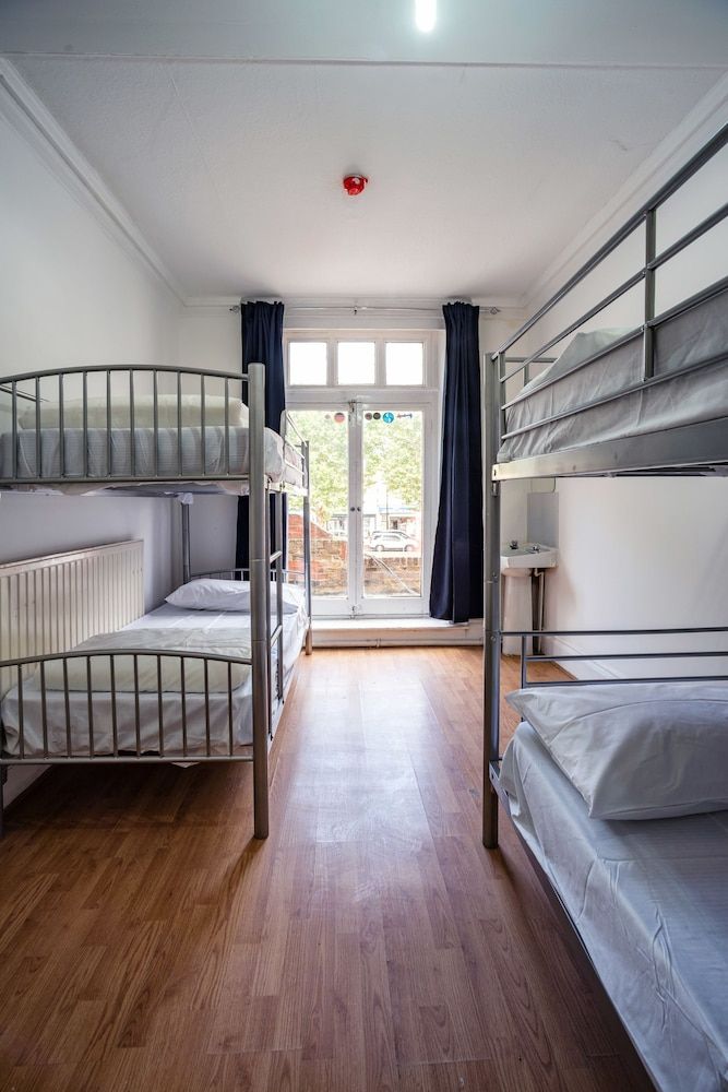 Mile End Beds - Hostel Quadruple Room, Shared Bathroom
