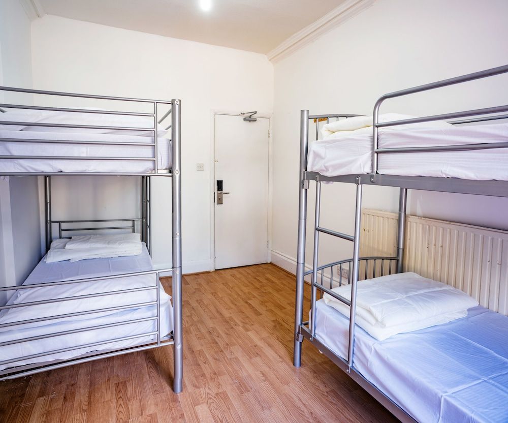 Mile End Beds - Hostel Quadruple Room, Shared Bathroom 8