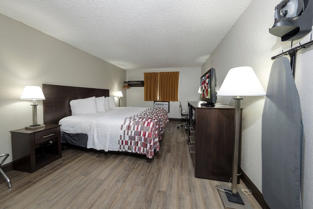 Red Roof Inn Culpeper Suite, 1 King Bed, Non Smoking 7