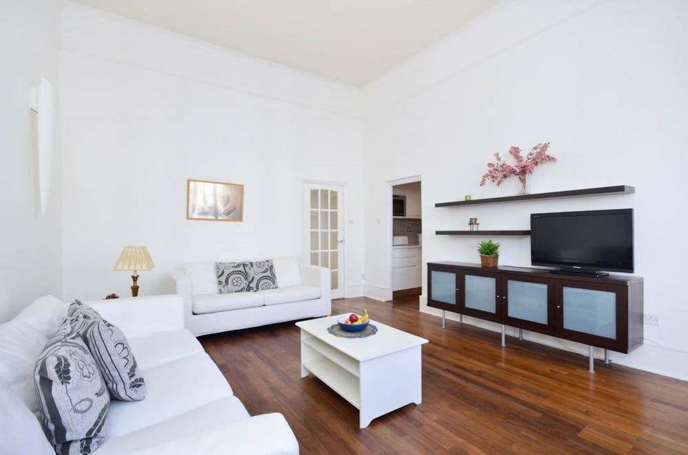 undefined The Lancaster 10