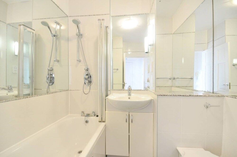 The Lancaster Apartment, 2 Bedrooms 10