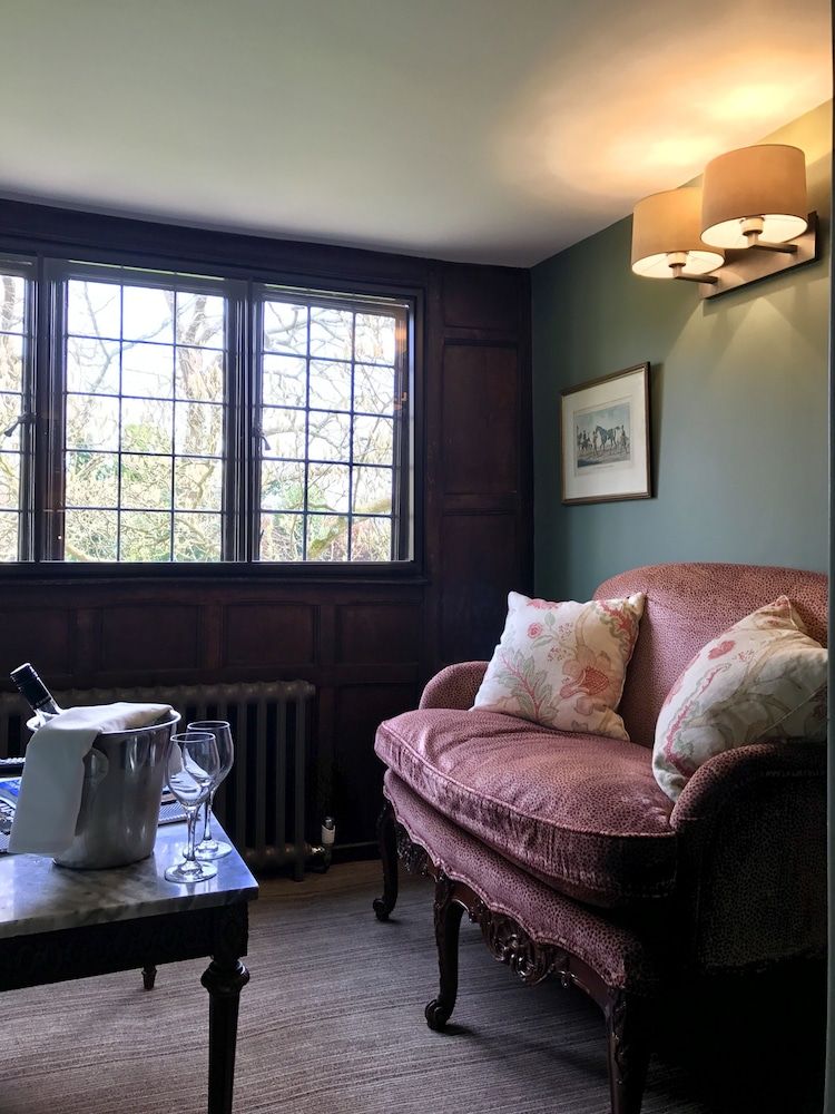 Ockenden Manor Hotel & Spa Suite (Feature) 5