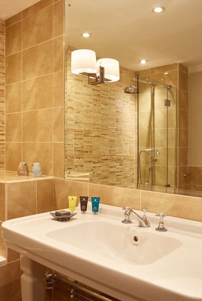 Ockenden Manor Hotel & Spa Room (Cuckfield) 2