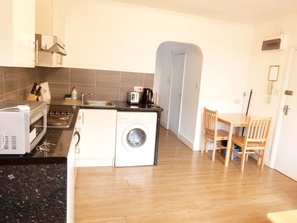 undefined SS Property Hub - Family Apartment in Kensington 9