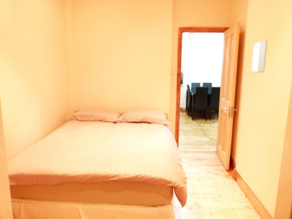 undefined SS Property Hub - Family Apartment Kensington 4