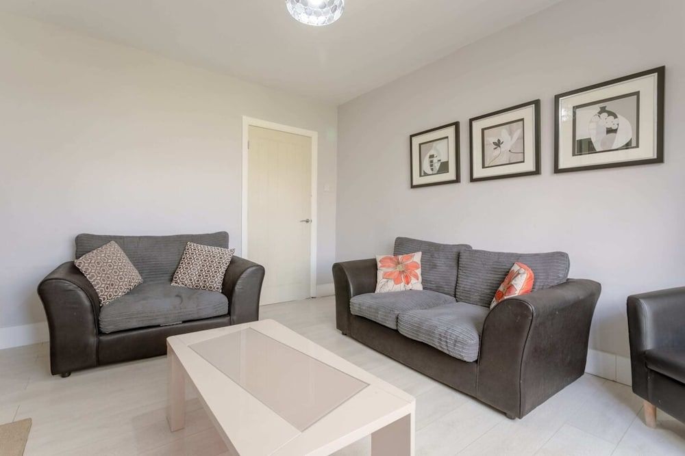 undefined Modern 2 Bedroom Apartment in Morden 5