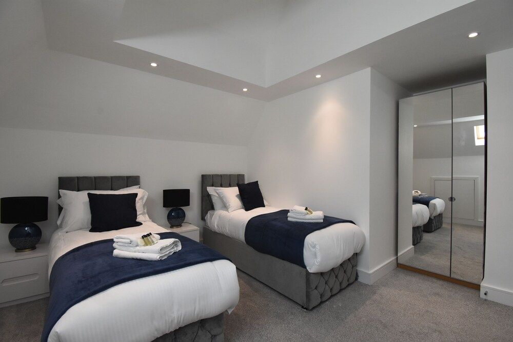 Northside Apartments Ealing Deluxe Apartment, 2 Bedrooms, 2 Bathrooms, Mezzanine 3