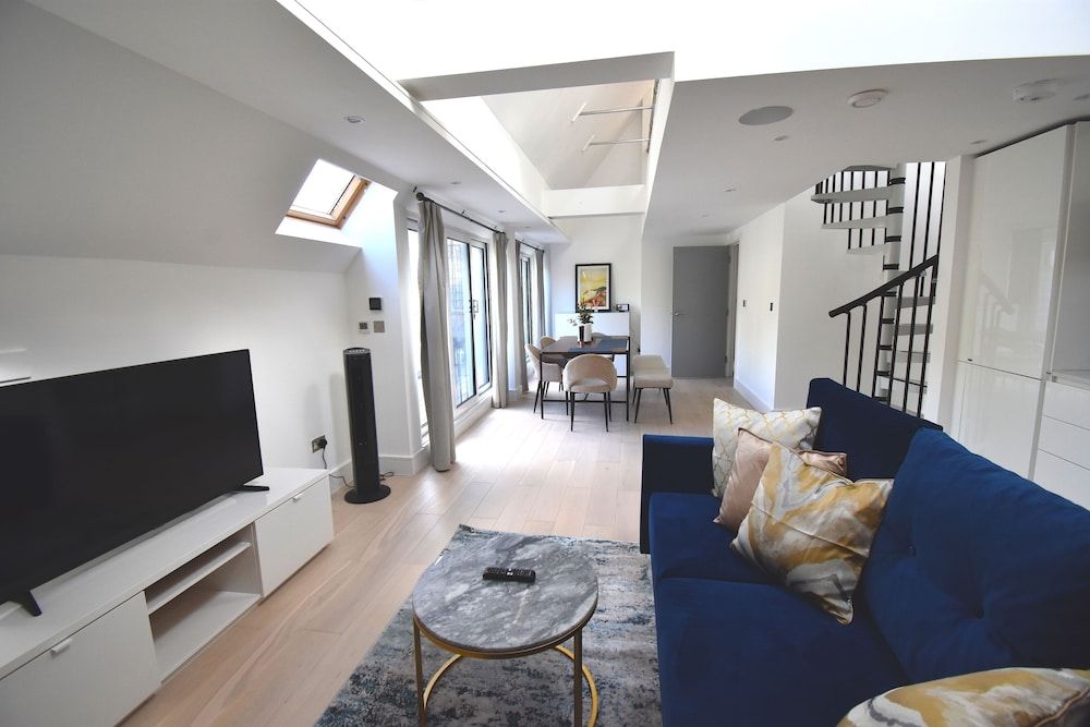 Northside Apartments Ealing Deluxe Apartment, 2 Bedrooms, 2 Bathrooms, Mezzanine 14