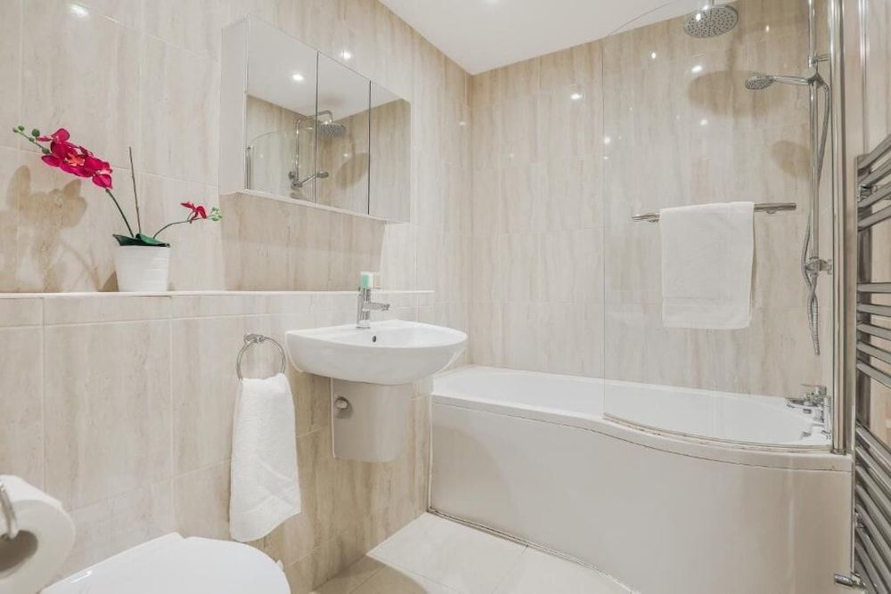 Urban Stay Oxford Gardens Apartments Deluxe Apartment, 2 Bedrooms, Kitchen 21