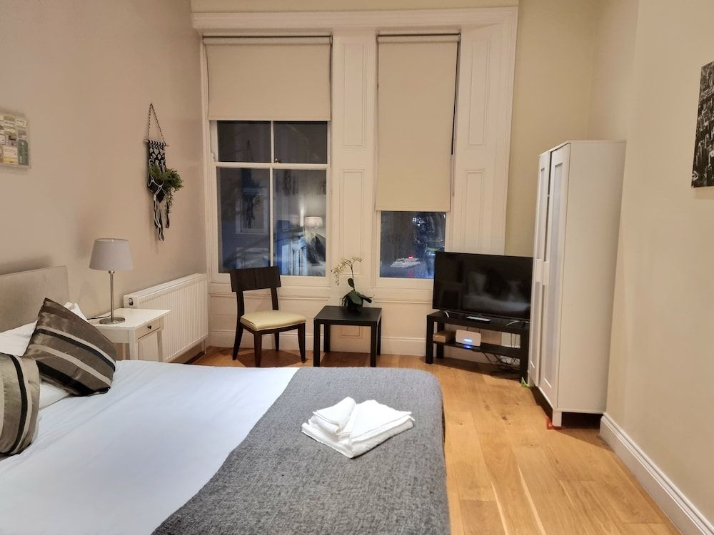 Urban Stay Oxford Gardens Apartments Deluxe Apartment, 2 Bedrooms, Kitchen 25