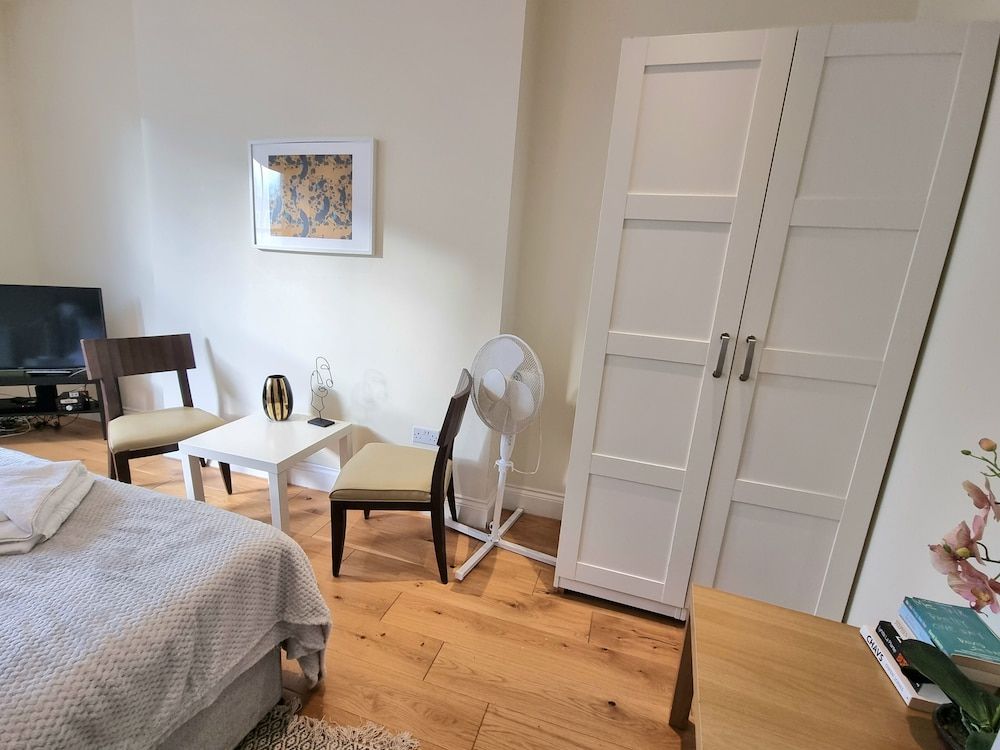 Urban Stay Oxford Gardens Apartments Deluxe Apartment, 2 Bedrooms, Kitchen 26