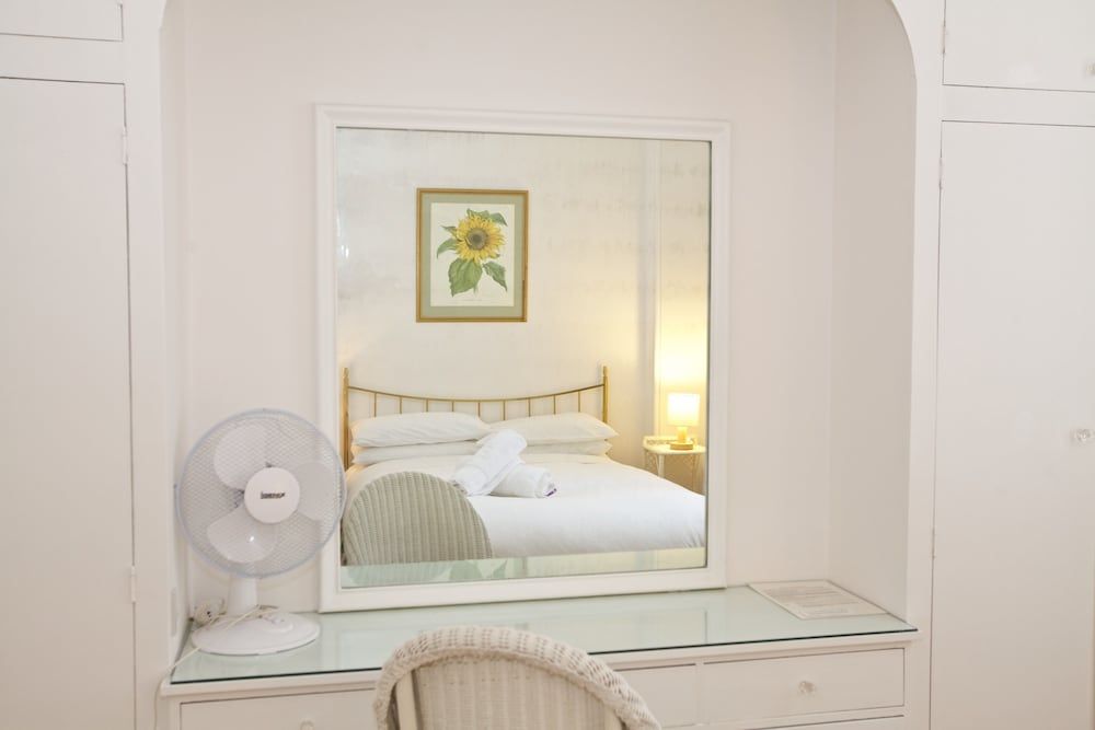 undefined A Place Like Home - Two Bedroom Apartment in Knightsbridge 10