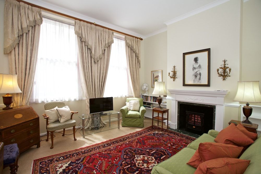 undefined A Place Like Home - Two Bedroom Apartment in Knightsbridge