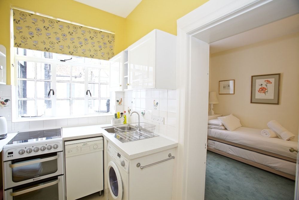 A Place Like Home - Two Bedroom Apartment in Knightsbridge Apartment, 2 Bedrooms 9