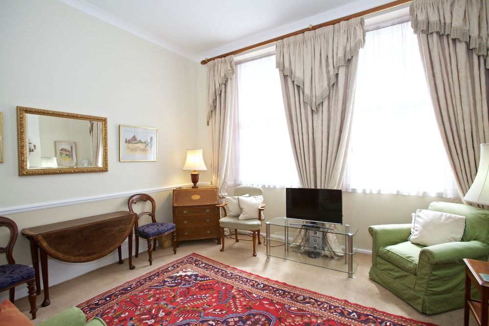 A Place Like Home - Two Bedroom Apartment in Knightsbridge Apartment, 2 Bedrooms 10