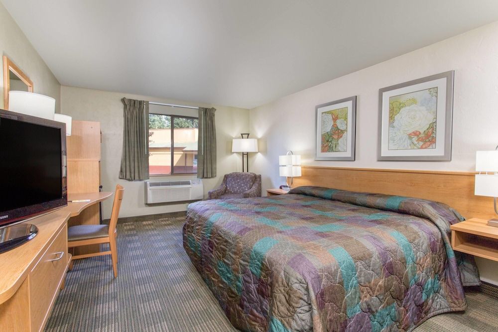 Standard Room, 1 King Bed