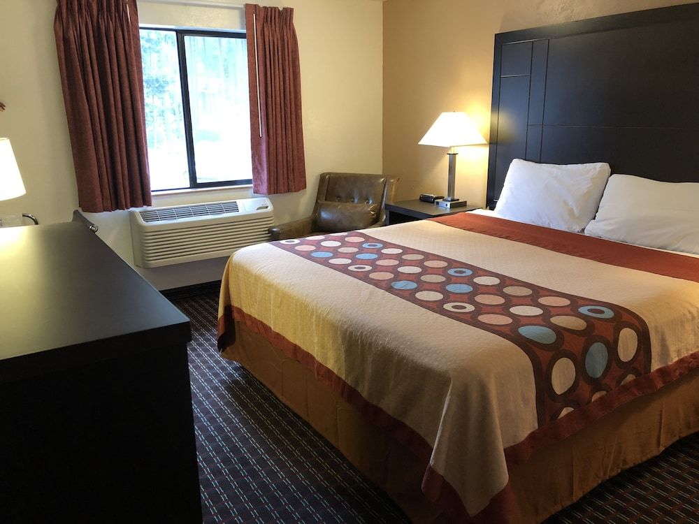 Standard Room, 1 Queen Bed