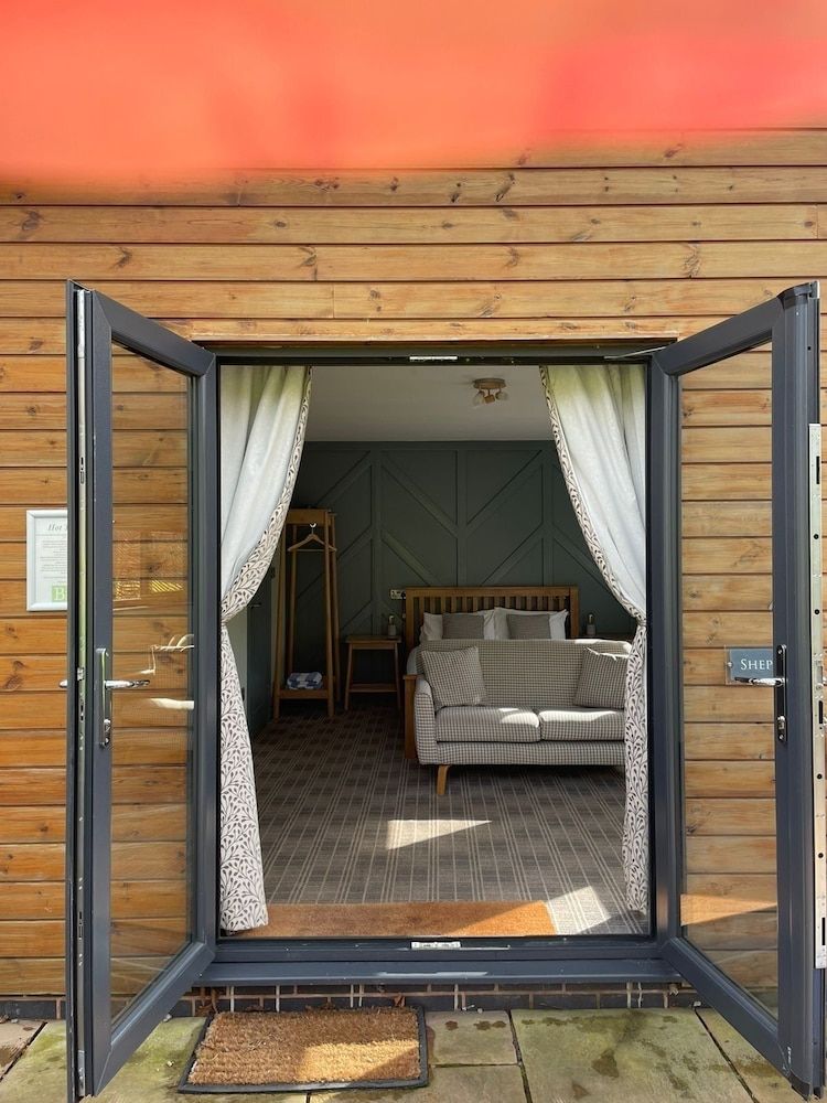 The Baiting House and Lodges Superior Studio 10