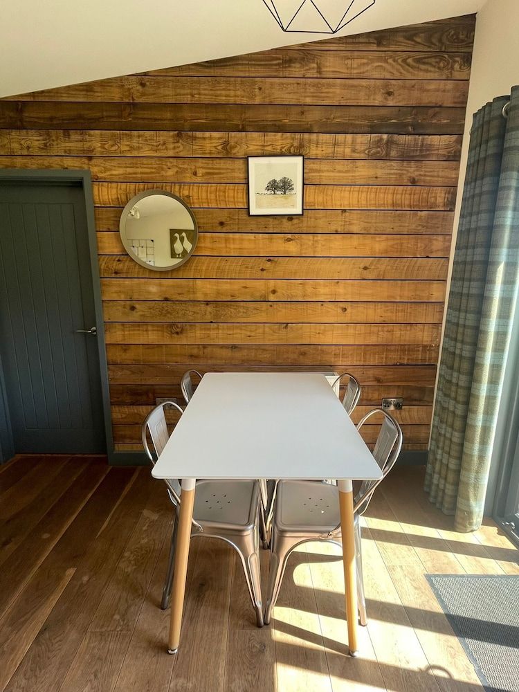 The Baiting House and Lodges Luxury Cabin, 1 King Bed, Hot Tub 3