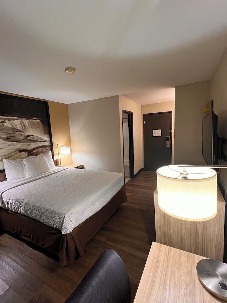Standard Room, 1 Queen Bed