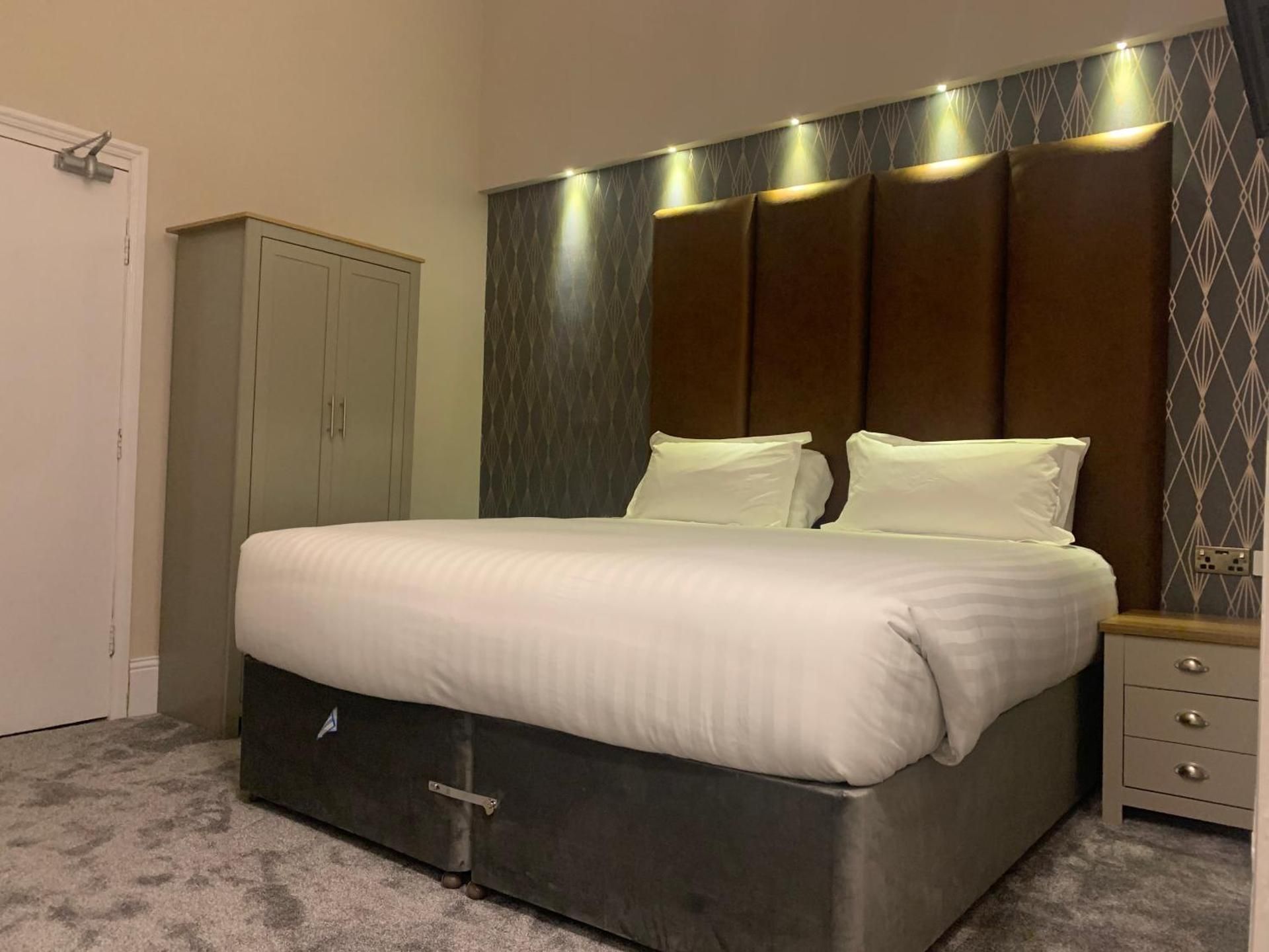 Deluxe Double King Room