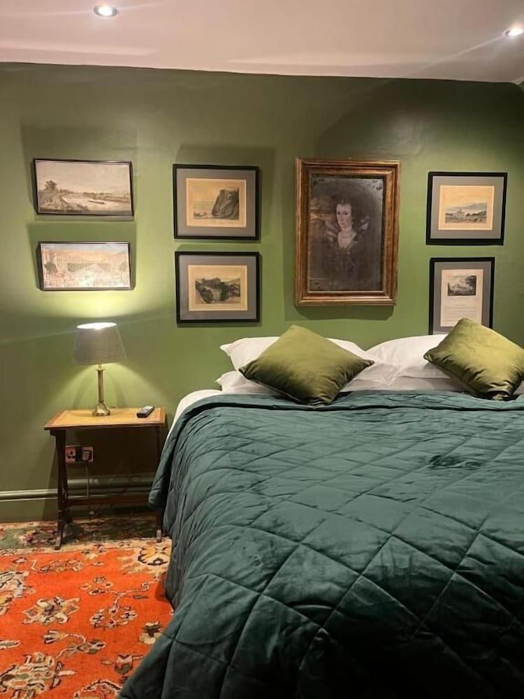 Queens Court Hotel Standard Double Room, 1 Double Bed, Ensuite 3