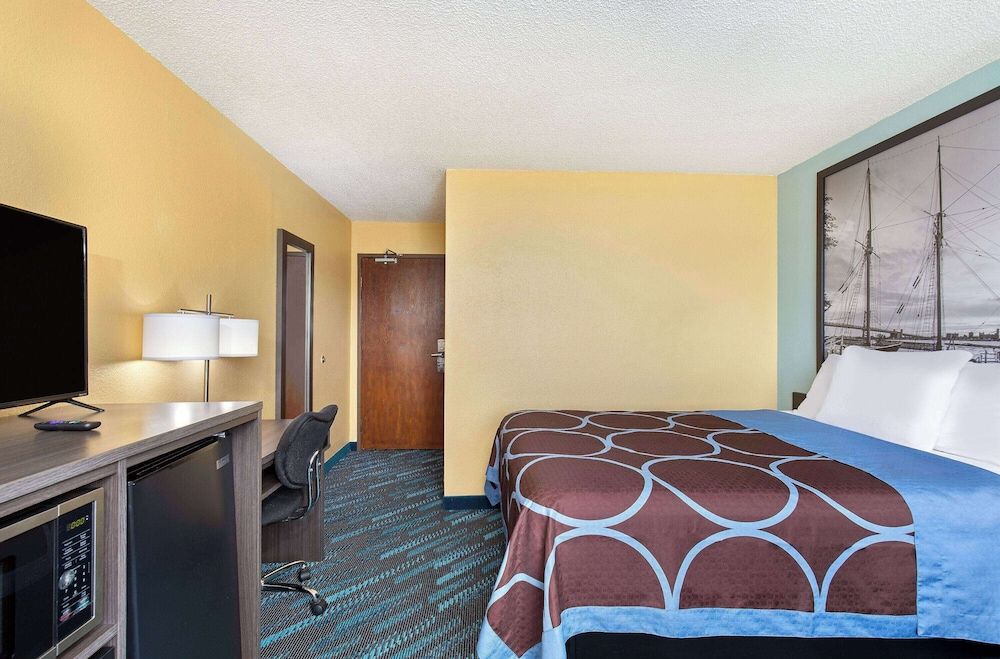 Standard Room, 1 Queen Bed