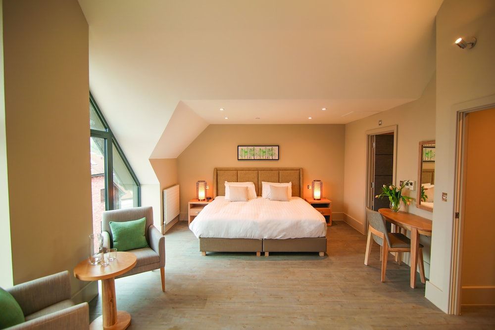 Old Thorns Hotel & Resort Penthouse, 3 Bedrooms 2